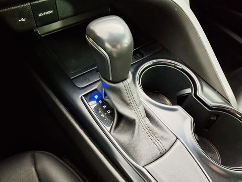 Used 2020 Toyota Camry SE w/ Carpet Mat Package FWD image 21