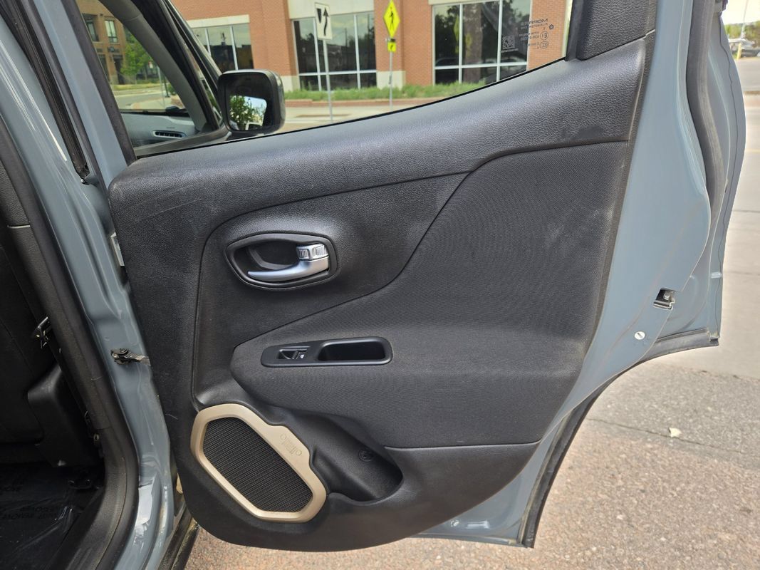 Used 2017 Jeep Renegade Latitude w/ Cold Weather Group AWD/4WD image 23