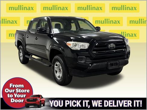 Used 2018 Toyota Tacoma SR image 2