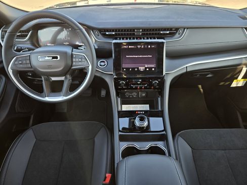 New 2025 Jeep Grand Cherokee L Altitude image 17