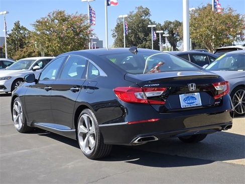 Used 2018 Honda Accord Touring image 6