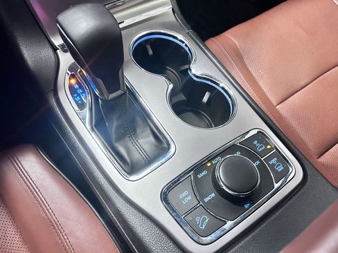 Used 2021 Jeep Grand Cherokee Overland image 18