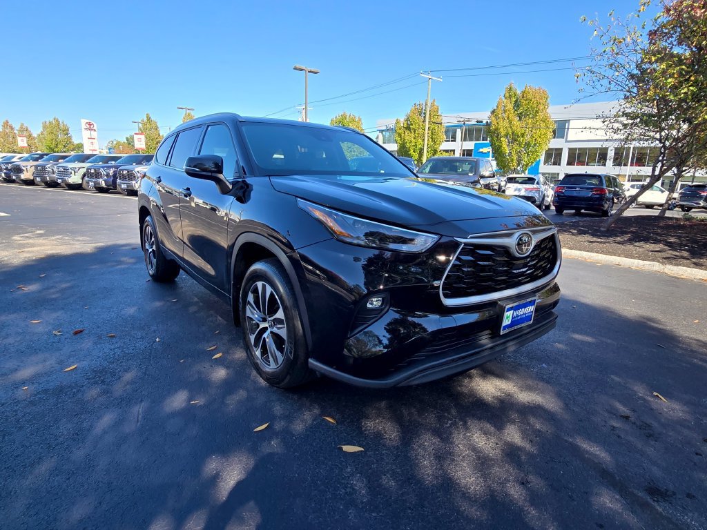 Used 2022 Toyota Highlander XLE AWD/4WD image 10