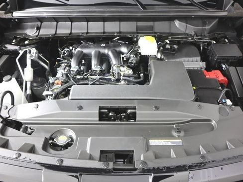 Certified 2025 Nissan Pathfinder S image 10