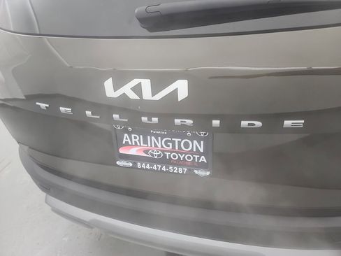 Used 2022 Kia Telluride EX w/ EX Premium Package image 12