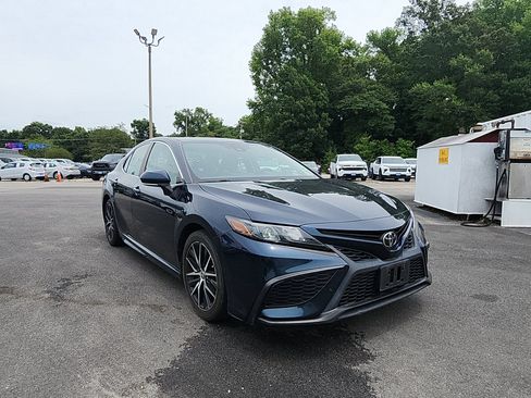 Used 2021 Toyota Camry SE w/ Convenience Package FWD image 7