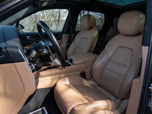 Used 2019 Porsche Cayenne image 5