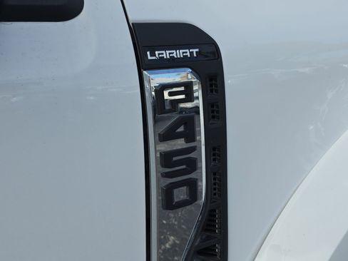 Used 2023 Ford F450 Lariat image 9