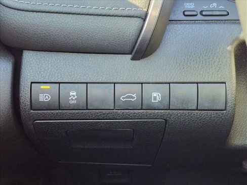 Used 2018 Toyota Camry SE w/ Convenience Package FWD image 15