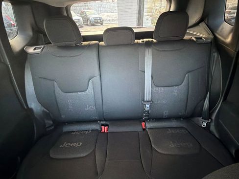 Used 2015 Jeep Renegade Latitude image 16