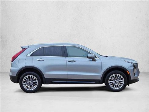 Used 2025 Cadillac XT4 Premium Luxury FWD image 4