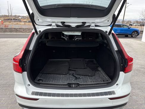 Used 2023 Volvo V60 B5 Cross Country Plus w/ Climate Package image 22
