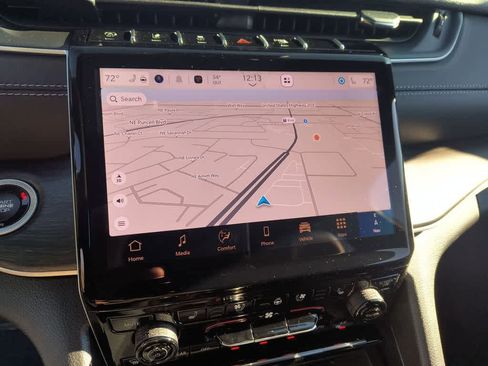 New 2025 Jeep Grand Cherokee L Limited w/ Luxury Tech Group II image 18