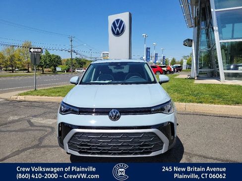 New 2026 Volkswagen Taos SE AWD/4WD image 2