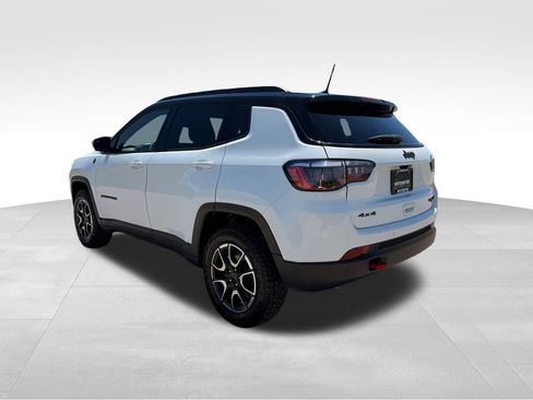 Used 2025 Jeep Compass Trailhawk AWD/4WD image 27