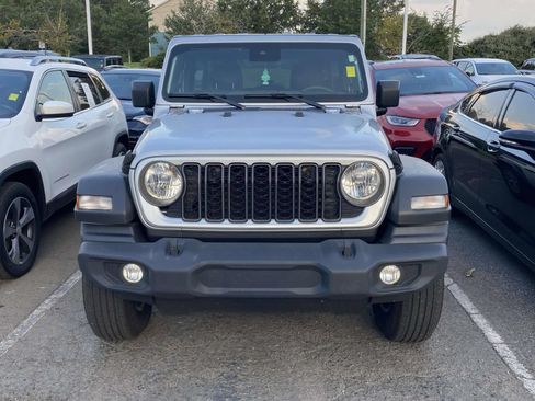 Used 2024 Jeep Wrangler Unlimited Sport AWD/4WD image 2