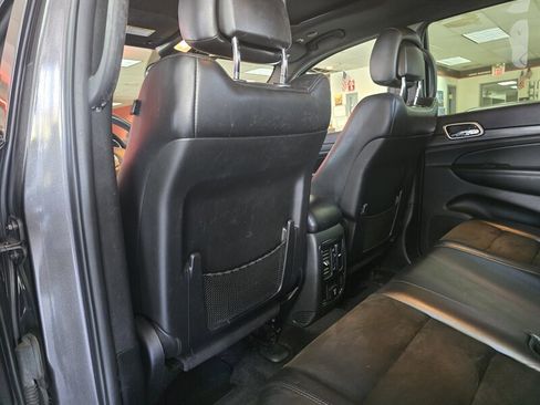 Used 2019 Jeep Grand Cherokee Altitude image 11