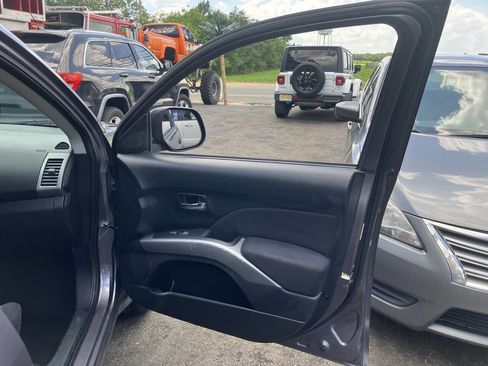 Used 2009 Mitsubishi Outlander ES image 17