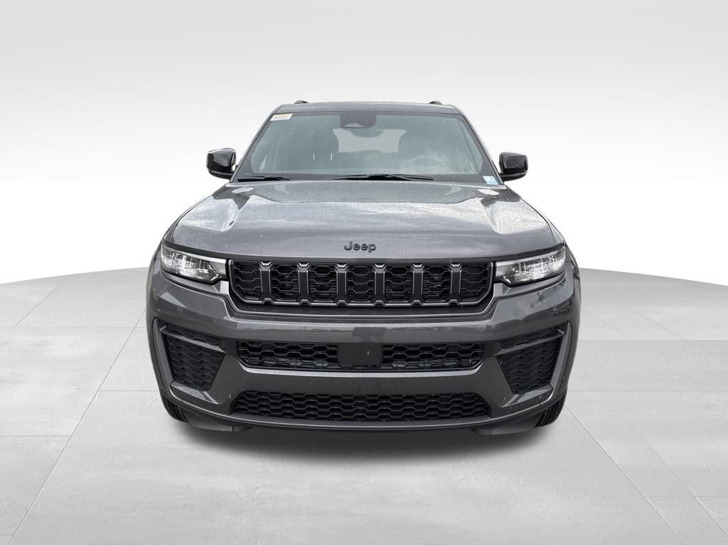 New 2026 Jeep Grand Cherokee Altitude AWD/4WD image 2