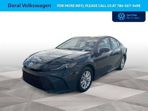 Used 2025 Toyota Camry LE image 4