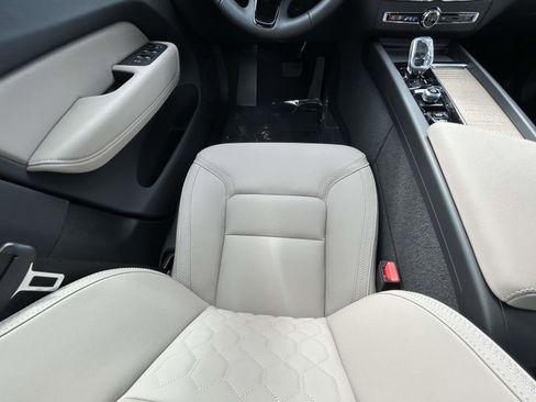 New 2026 Volvo XC60 T8 Plus w/ Protection Package Premier AWD/4WD image 14
