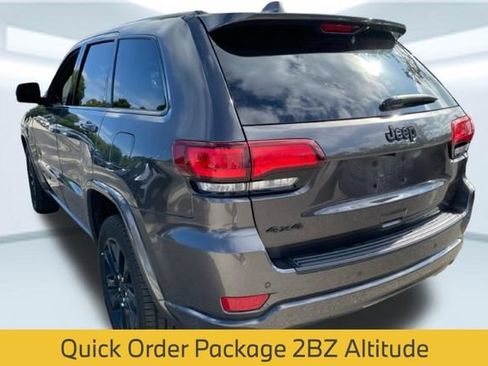Used 2019 Jeep Grand Cherokee Altitude AWD/4WD image 4