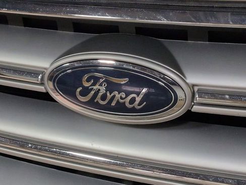 Used 2017 Ford Escape SE w/ SE Cold Weather Package image 29