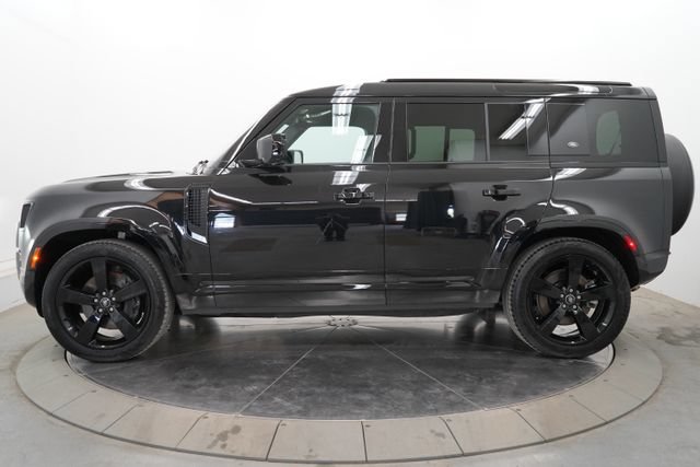 Used 2024 Land Rover Defender 110 X-Dynamic SE AWD/4WD image 4