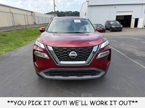 Used 2023 Nissan Rogue SV w/ SV Premium B Package FWD image 2