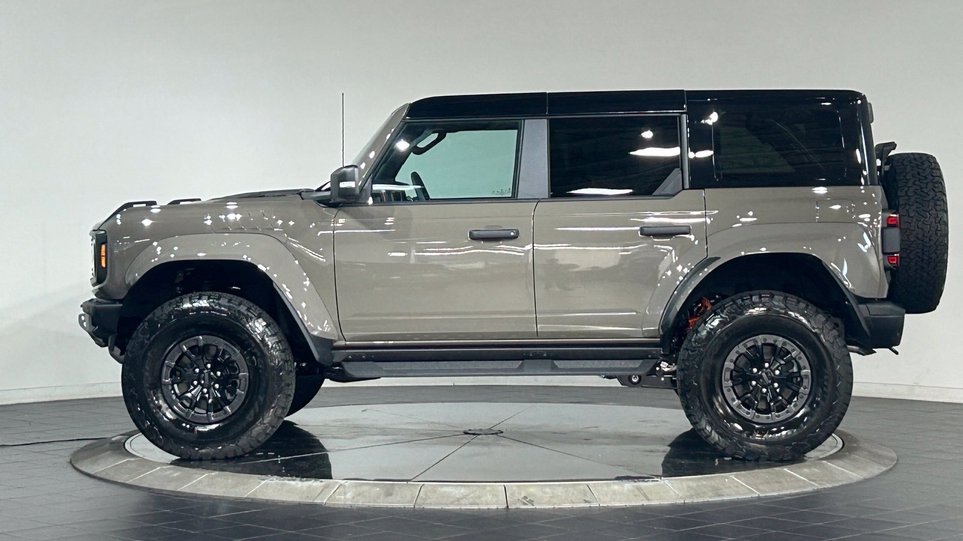 New 2026 Ford Bronco Raptor w/ Interior Carbon Fiber Pack AWD/4WD image 6