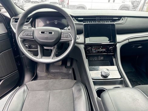 Used 2024 Jeep Grand Cherokee Altitude image 25