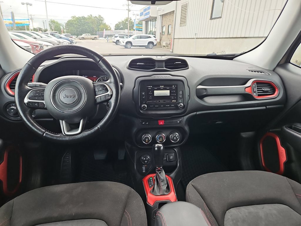 Used 2016 Jeep Renegade Trailhawk AWD/4WD image 13