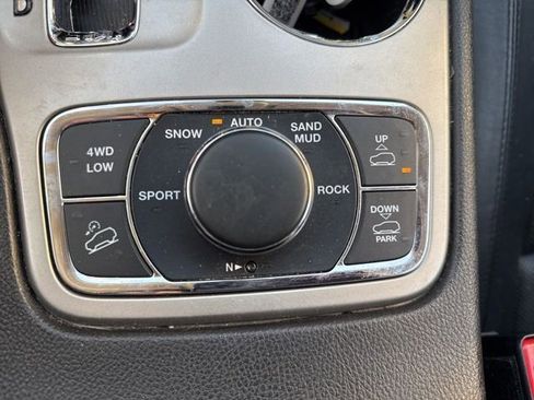 Used 2013 Jeep Grand Cherokee Limited w/ Advance Technology Group image 15