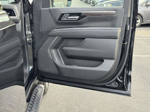 Used 2025 Chevrolet Suburban Z71 AWD/4WD image 14