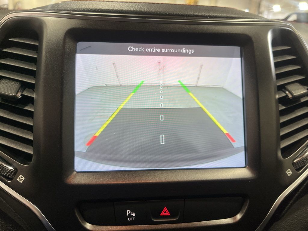 Used 2020 Jeep Cherokee Trailhawk AWD/4WD image 32