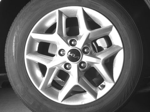 Used 2025 Kia Soul LX w/ LX Technology Package FWD image 13