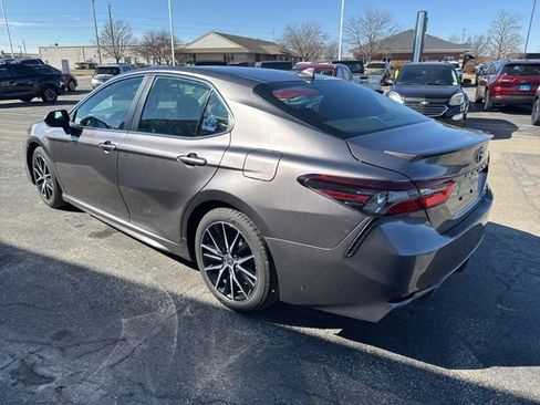 Used 2022 Toyota Camry SE image 5