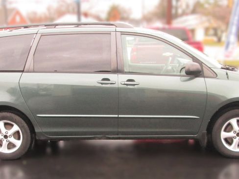 Used 2004 Toyota Sienna LE image 3