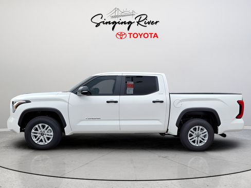 Used 2025 Toyota Tundra SR5 w/ SR5 Convenience Package AWD/4WD image 4