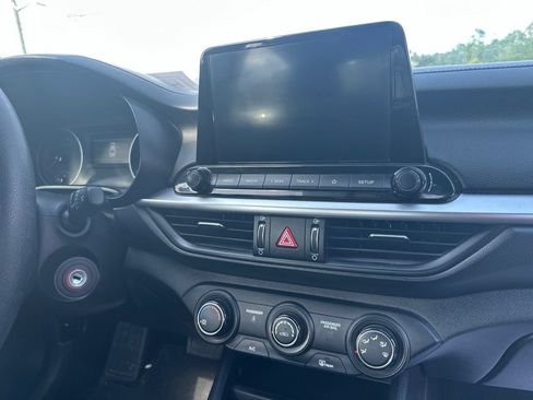Used 2023 Kia Forte LXS FWD image 5