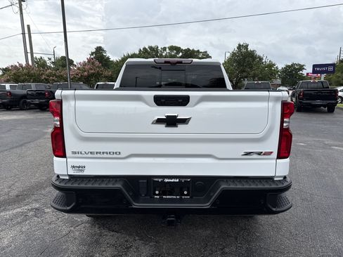 Used 2024 Chevrolet Silverado 1500 ZR2 w/ Technology Package AWD/4WD image 6