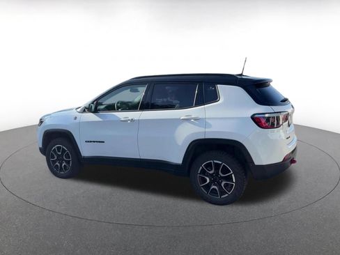 Used 2025 Jeep Compass Trailhawk AWD/4WD image 7