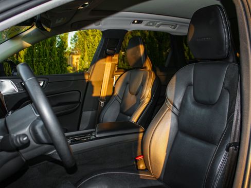 Used 2019 Volvo XC60 T8 Inscription w/ Advanced Package image 16