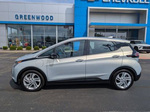 Used 2023 Chevrolet Bolt LT w/ Driver Confidence Package FWD image 2
