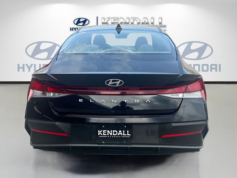Used 2024 Hyundai Elantra SEL FWD image 5