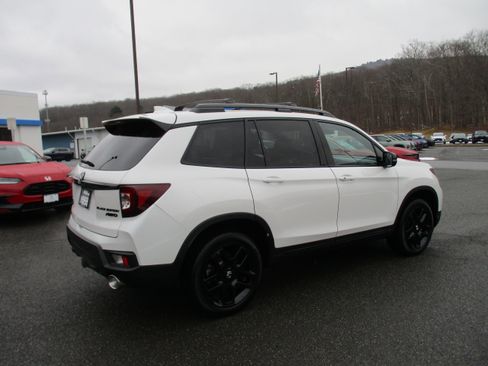 Certified 2025 Honda Passport Black Edition image 5