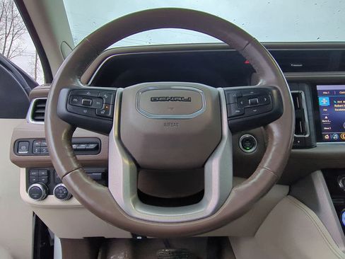 Used 2021 GMC Yukon XL Denali w/ Denali Premium Package image 25