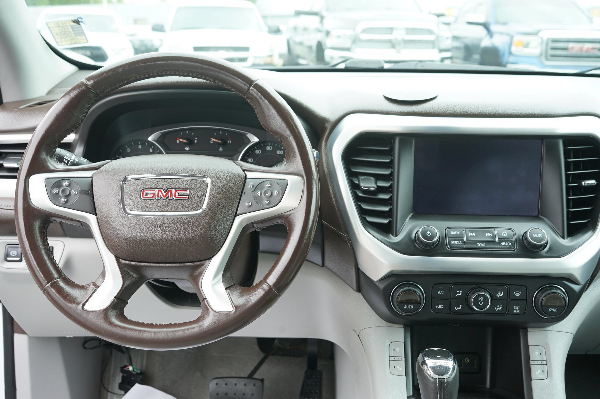 Used 2017 GMC Acadia SLT AWD/4WD image 15