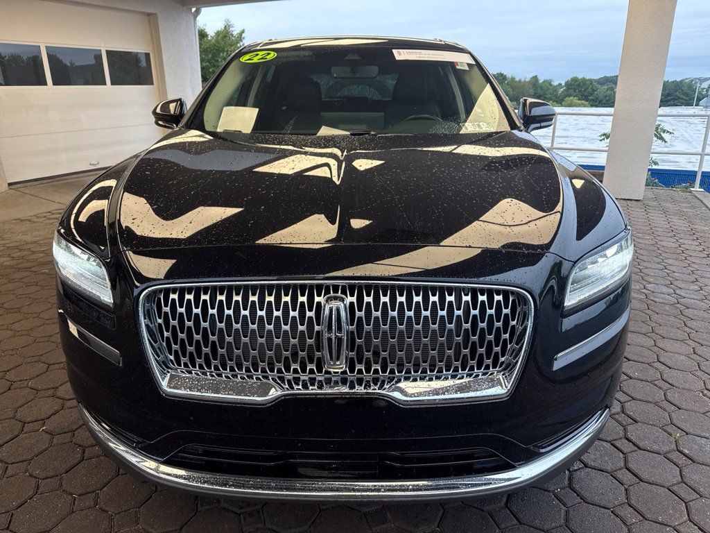 Used 2022 Lincoln Nautilus AWD image 2