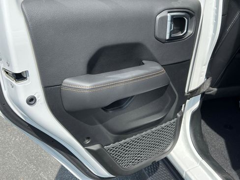 Used 2022 Jeep Wrangler Unlimited Sahara image 22